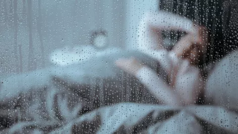 Kenapa Suara Hujan Bikin Mengantuk dan Mager? Ini Jawabannya - GenPI.co