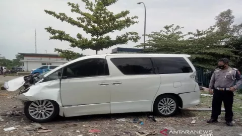 Mobil Alphard Ringsek, Hanafi Rais Luka Berat Akibat Kecelakaan - GenPI.co