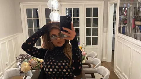 Wow! Putri Kylie Jenner Bawa Tas Mewah Seharga Rumah di Depok - GenPI.co