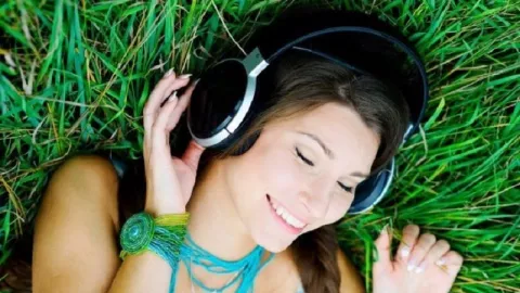 Selain Bikin Adem, Terapi Musik Bisa Menyembuhkan Patah Hati - GenPI.co
