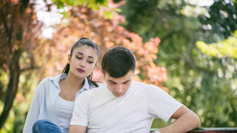 Nggak Wajar, 5 Tanda Toxic Relationship yang Harus Dihentikan - GenPI.co