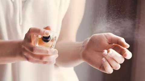 3 Jenis Parfum yang Aromanya Aduhai, Bikin Pria Ogah Berpaling - GenPI.co