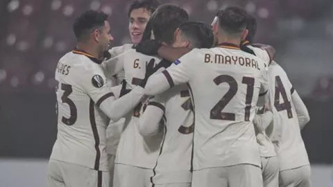 CFR Cluj vs Roma 0-2: Serigala Lolos Meyakinkan - GenPI.co