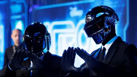Daft Punk Bubar, Kekayaannya Luar Biasa - GenPI.co