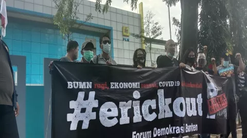 Spanduk Erick Out Bertebaran di Kantor BUMN Banten - GenPI.co