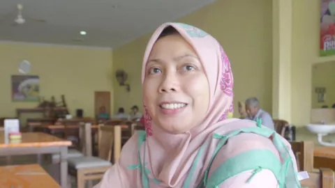 Yulianti Pengusaha Sukses: Jual Sayur Asam, Umrahkan Karyawan - GenPI.co