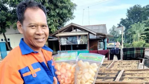 Ogah Menyerah, Iding Jadi Pengusaha Sukses, Karyawannya Banyak - GenPI.co