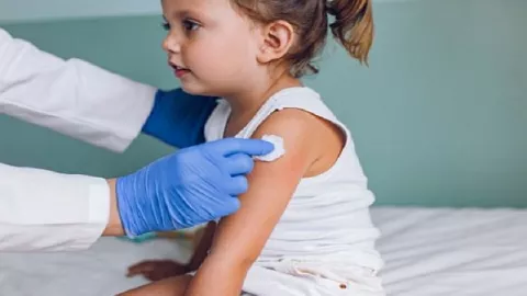 Bahaya, Pandemi Berdampak Pada Pelaksanaan Imunisasi Anak - GenPI.co