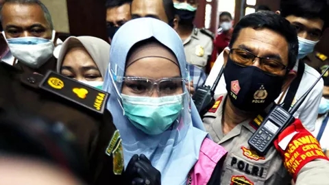 Cengengesan, Jaksa Pinangki Lecehkan Pengadilan, Hakim Murka - GenPI.co