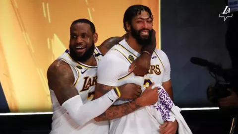 LA Lakers Juara NBA, Persembahan LeBron James untuk Kobe Bryant - GenPI.co