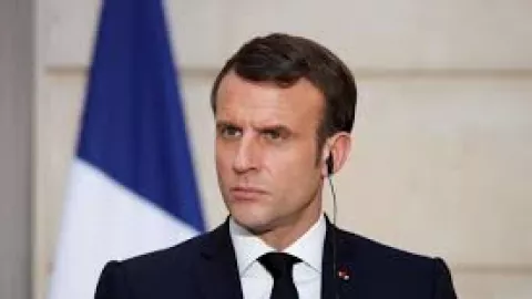 Emmanuel Macron Kena Karma, Prancis Terancam Rontok - GenPI.co