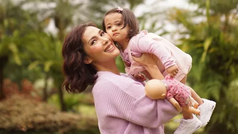 4 Kiat Pilih Produk Perawatan si Kecil Ala Nadia Mulya, Simak Mom - GenPI.co