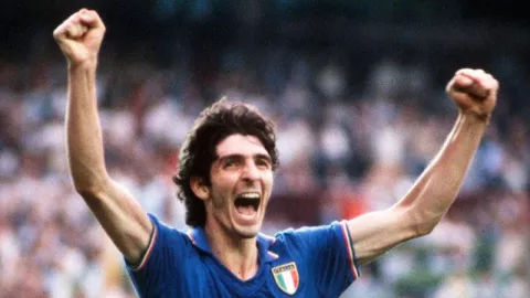 Sepak Bola Berduka: Setelah Maradona, Paolo Rossi Meninggal Dunia - GenPI.co