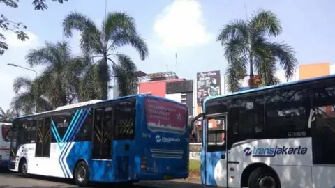 Besok Non-BRT Rute Blok M-Cipedak Beroperasi, Cek Jadwalnya - GenPI.co