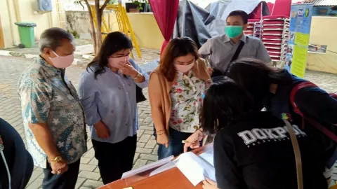 Keluarga Kopilot Sriwijaya Diego Mamahit Serahkan Sampel Darah - GenPI.co