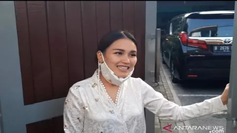 Ayu Ting Ting Segera Menikah, Sudah Pesan Baju Pengantin - GenPI.co