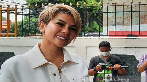 Nikita Mirzani Kirim Bantuan 1 Truk ke Wisma Atlet - GenPI.co