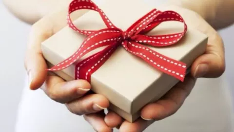 Nge-list Dulu yuk, 6 Kado Natal Spesial untuk Orang Terkasih - GenPI.co
