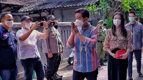 Tampil Anggun Saat Mencoblos, Menantu Jokowi ini Jadi Sorotan - GenPI.co