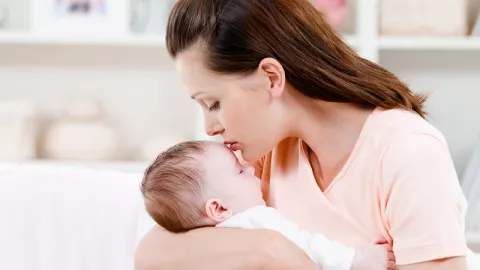 Bahaya Mom, Bedak Tabur Bisa Bikin Si Kecil Sakit Pernapasan Akut - GenPI.co