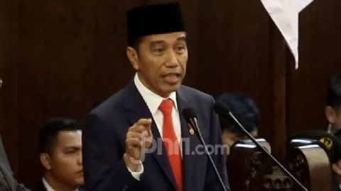 Jam Tangan Mewah Jokowi Pemberian Raja Salman Harganya Selangit - GenPI.co