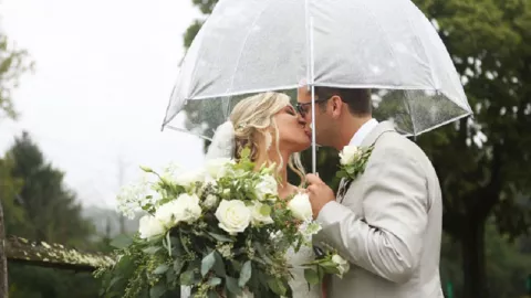 Tips Jitu Menikah di Musim Hujan, Nomor 2 dan 4 Wajib Perhatikan - GenPI.co