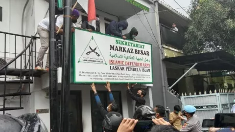 Bukan Hanya FPI, 7 Ormas Keagamaan Ini Juga Dilarang di Indonesia - GenPI.co