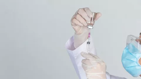 Efek Samping Vaksin Covid-19 yang Perlu Diketahui - GenPI.co