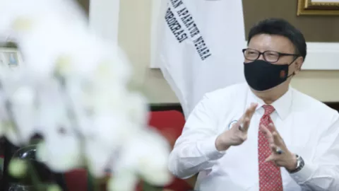 FPI Dibubarkan, Tjahjo Kumolo Bikin Peringatan Keras Buat ASN - GenPI.co