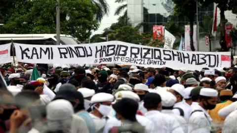 FPI Bubar, Pendukung Habib Rizieq Rontok - GenPI.co