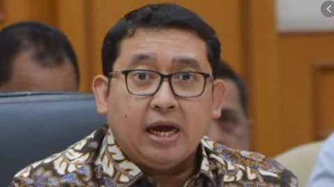 Blak-blakan, Tetiba Fadli Zon Beri Pesan ke Jokowi Soal Vaksin - GenPI.co