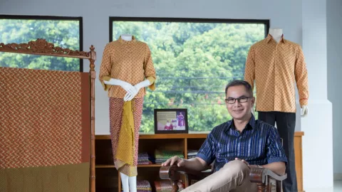 Rancang Baju untuk SBY, Wignyo Rahadi Bawa Tenun Naik Kelas - GenPI.co