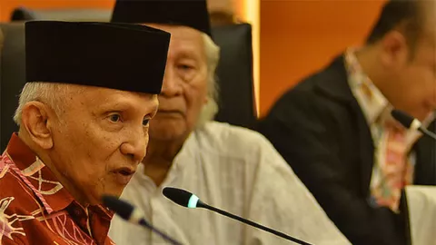Analisis Maut Amien Rais: Jokowi Lain Sekali, Kewibawaan Meredup - GenPI.co