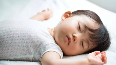Si Kecil Susah Tidur Siang? Siasati dengan 4 Cara Moms - GenPI.co