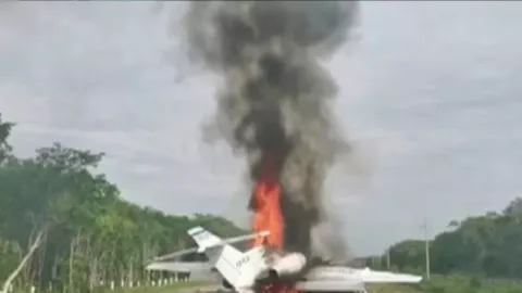 Pesawat MAF Dibakar KKB Papua, Begini Nasib Pilotnya   - GenPI.co