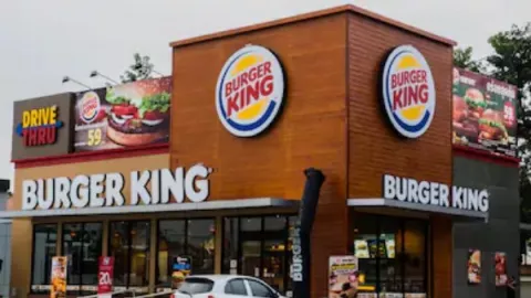 Hebat! Burger King Pekerjakan 100 Lebih Kru Disabilitas - GenPI.co