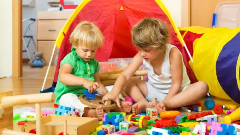 Mau Beli Mainan untuk Anak Secara Daring? Simak 5 Tips Berikut - GenPI.co