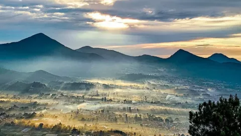 3 Gunung yang Dekat Jakarta yang Cocok untuk Pendaki Pemula - GenPI.co
