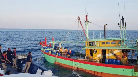 Nelayan Resah, Kapal Asing Mondar-mandir Tangkap Ikan di Natuna - GenPI.co