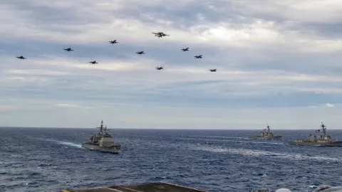 China Panik, 2 Kapal perang Raksasa AS Datang Menyerbu   - GenPI.co