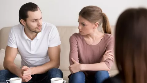 Suami Sudah Mulai Cuek, Ada 4 Cara Ampuh Mengatasinya - GenPI.co