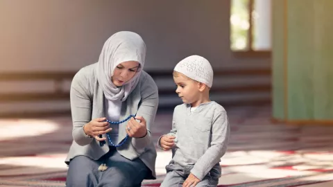 5 Hak Anak yang Harus dipenuhi Orang Tua dalam Islam - GenPI.co