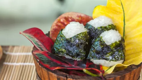 Begini Cara Makan Onigiri yang Benar, Sudah Tahu? - GenPI.co