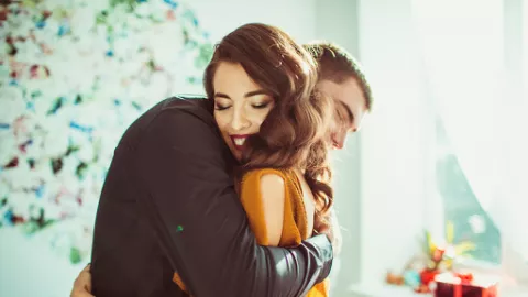5 Efek Dahsyat Pelukan bagi Pasangan, Dijamin Pelakor Pergi! - GenPI.co