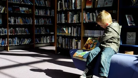 Pakar Beber Tips Jitu Membiasakan Anak Agar Suka Membaca Buku - GenPI.co