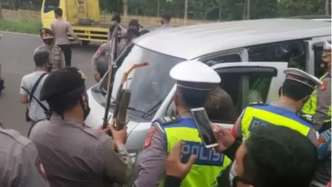 Bawa Busur Panah  di Dalam Mobil, 6 Orang ini Dicokok Polisi - GenPI.co