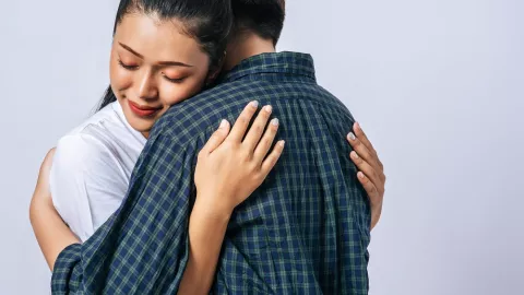 Di Bali, Tubuh Perempuan Bersuami itu Menempel Erat padaku - GenPI.co