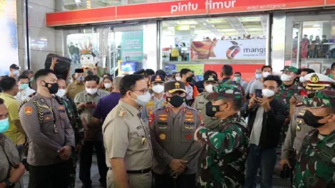 Anies Baswedan Atur Jam Operasioanl Pasar Tanah Abang - GenPI.co