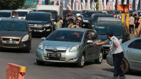 Kendaraan Pemudik Masuk Surabaya Dipaksa Putar Balik - GenPI.co