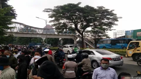 Massa Pendukung Habib Rizieq Geruduk PN Jakarta Timur - GenPI.co